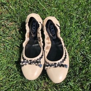 Tod’s Leather Flats